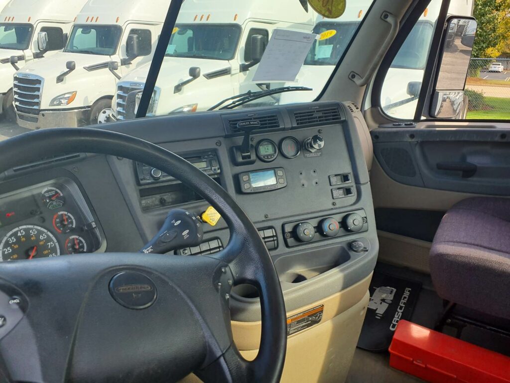 2016 Freightliner Cascadia 125 Day Cab Truck – 400HP, 10