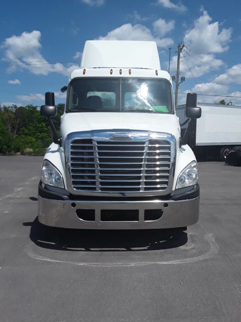 2018 Freightliner Cascadia 125 Day Cab Truck – 450HP, 10
