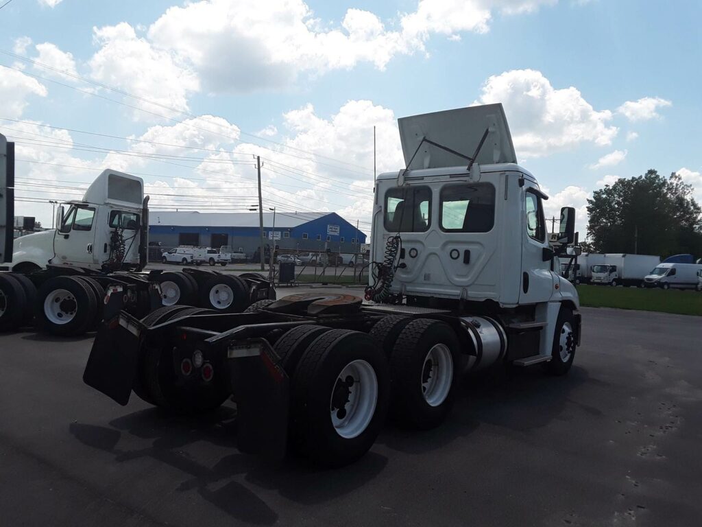 2018 Freightliner Cascadia 125 Day Cab Truck – 450HP, 10