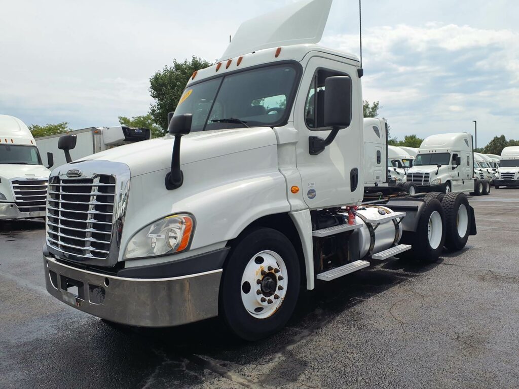 2018 Freightliner Cascadia 125 Day Cab Truck – 455HP, 10 Speed Manual