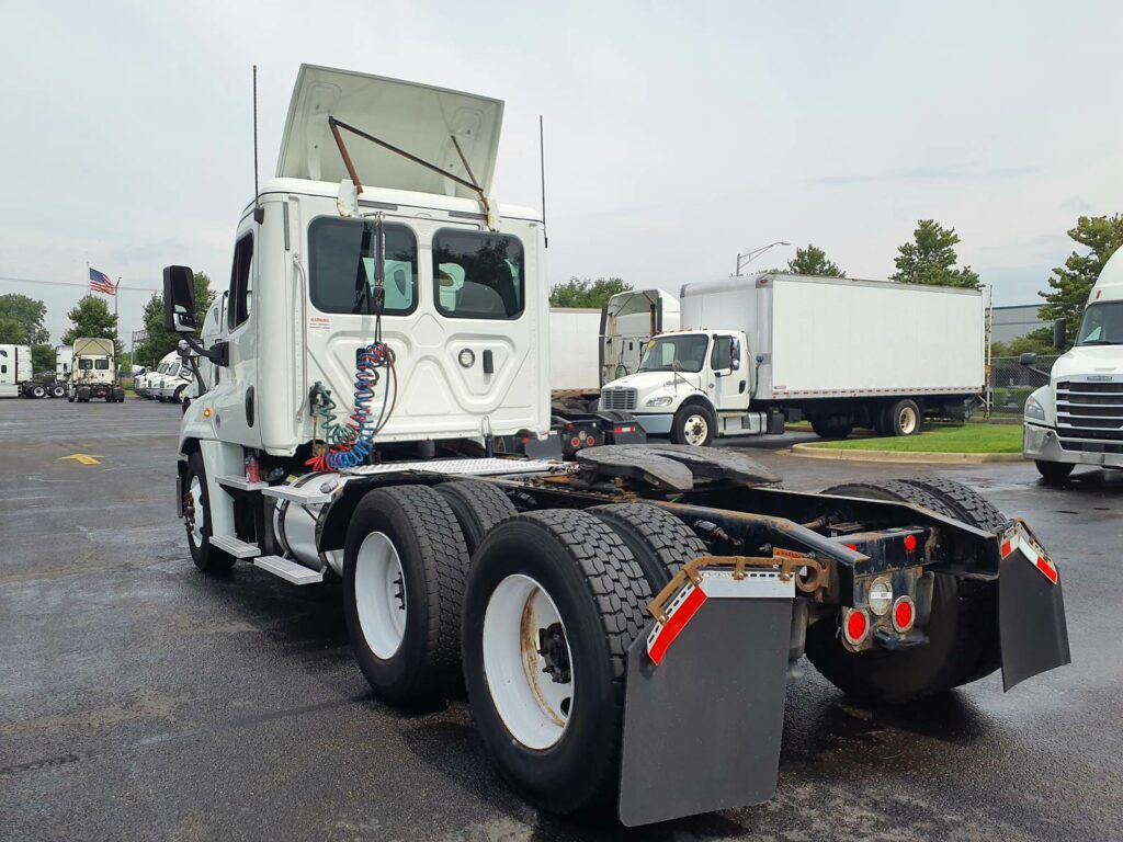 2018 Freightliner Cascadia 125 Day Cab Truck – 455HP, 10 Speed Manual