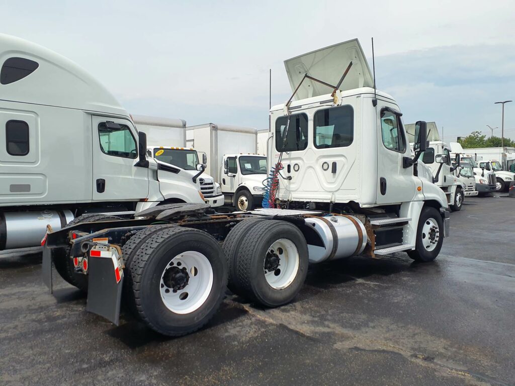 2018 Freightliner Cascadia 125 Day Cab Truck – 455HP, 10 Speed Manual