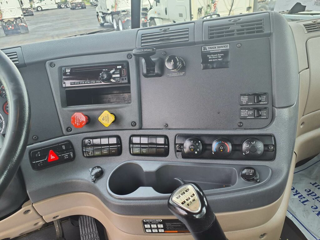 2018 Freightliner Cascadia 125 Day Cab Truck – 455HP, 10 Speed Manual