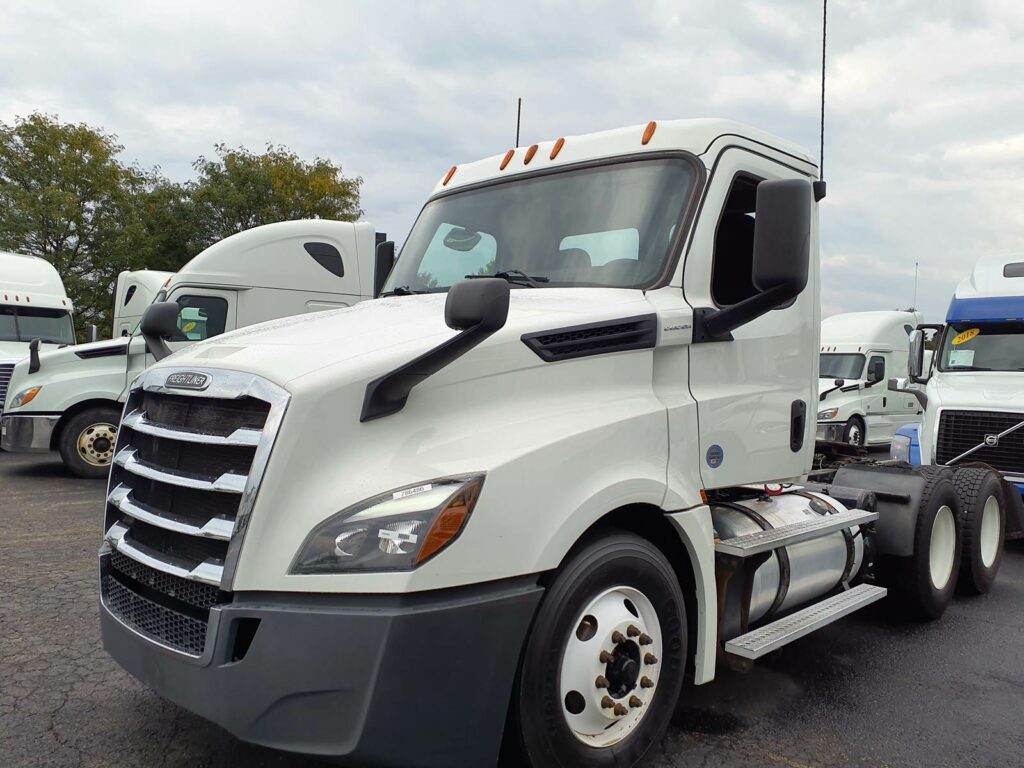 2018 Freightliner Cascadia 126 Day Cab Truck – 410HP, 10 Speed Manual