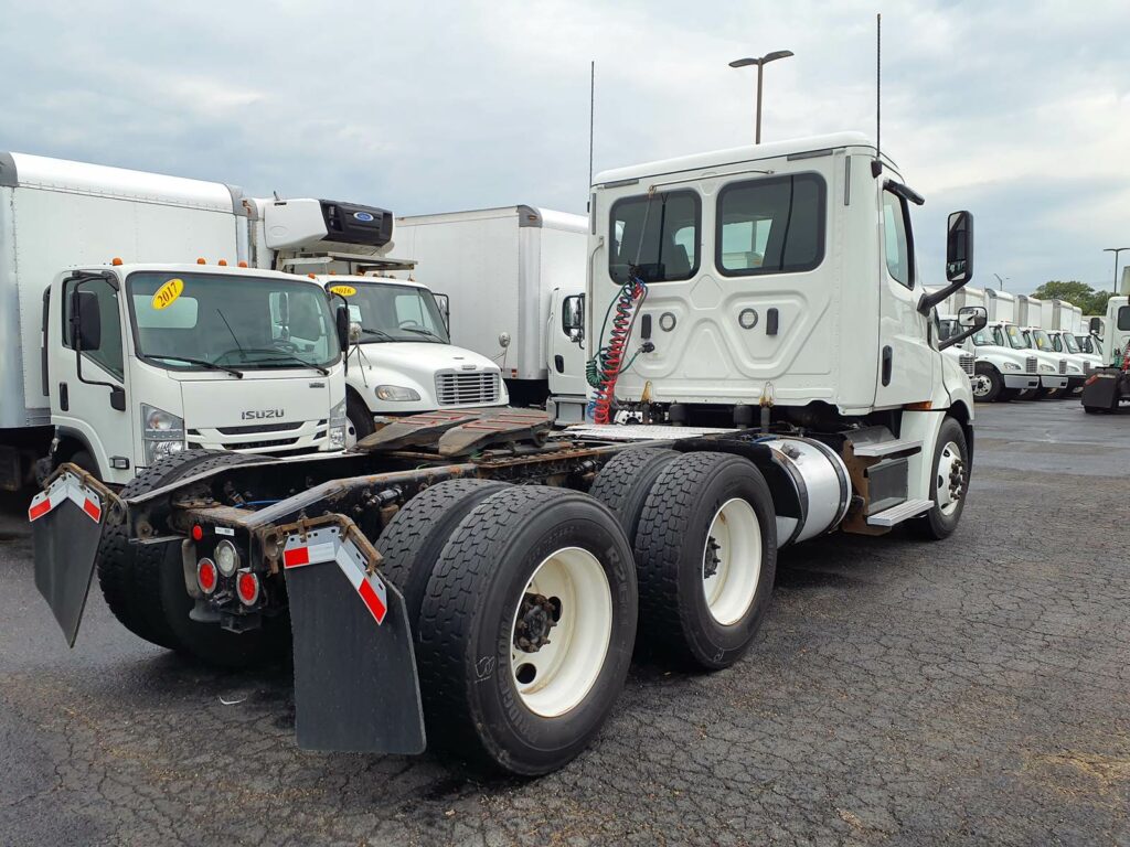 2018 Freightliner Cascadia 126 Day Cab Truck – 410HP, 10 Speed Manual