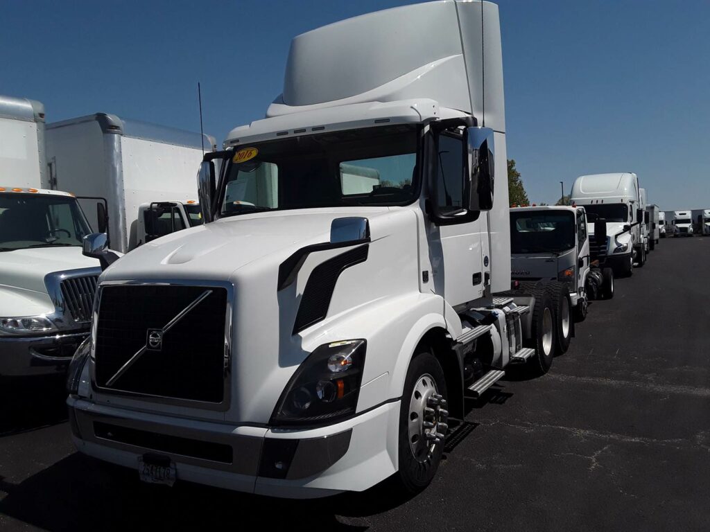 2016 Volvo VNL64T300 Day Cab Truck – 405HP, 10