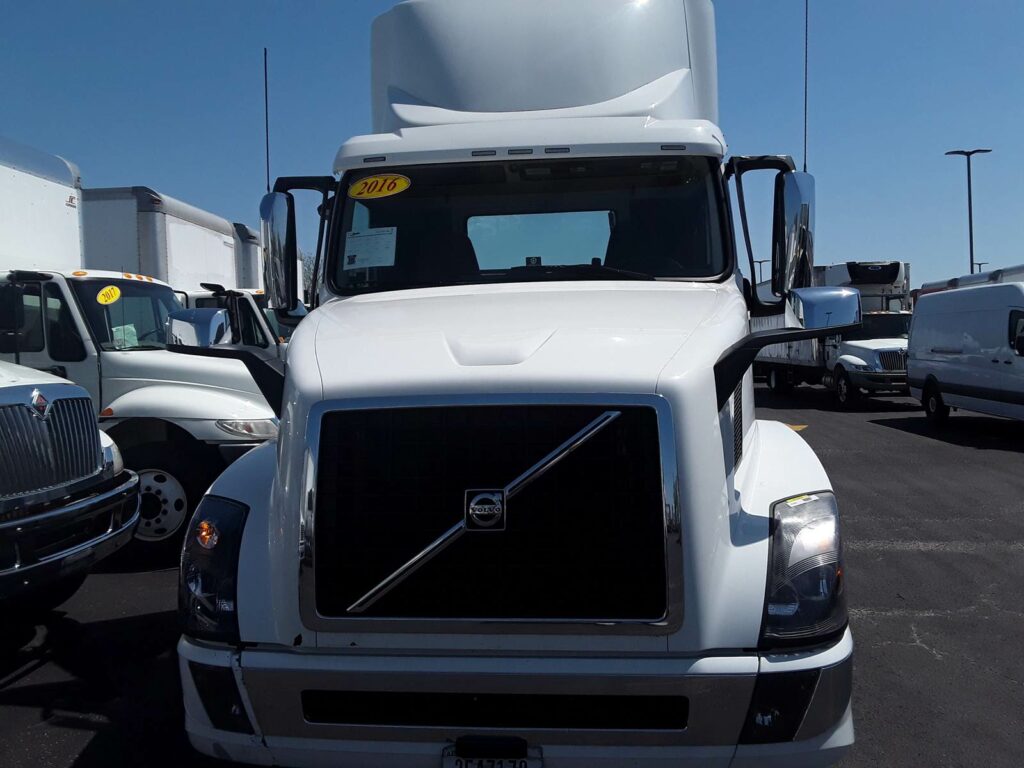 2016 Volvo VNL64T300 Day Cab Truck – 405HP, 10