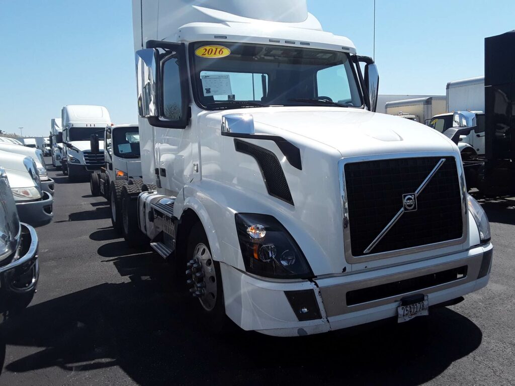 2016 Volvo VNL64T300 Day Cab Truck – 405HP, 10