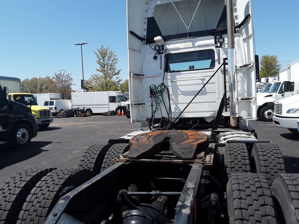 2016 Volvo VNL64T300 Day Cab Truck – 405HP, 10