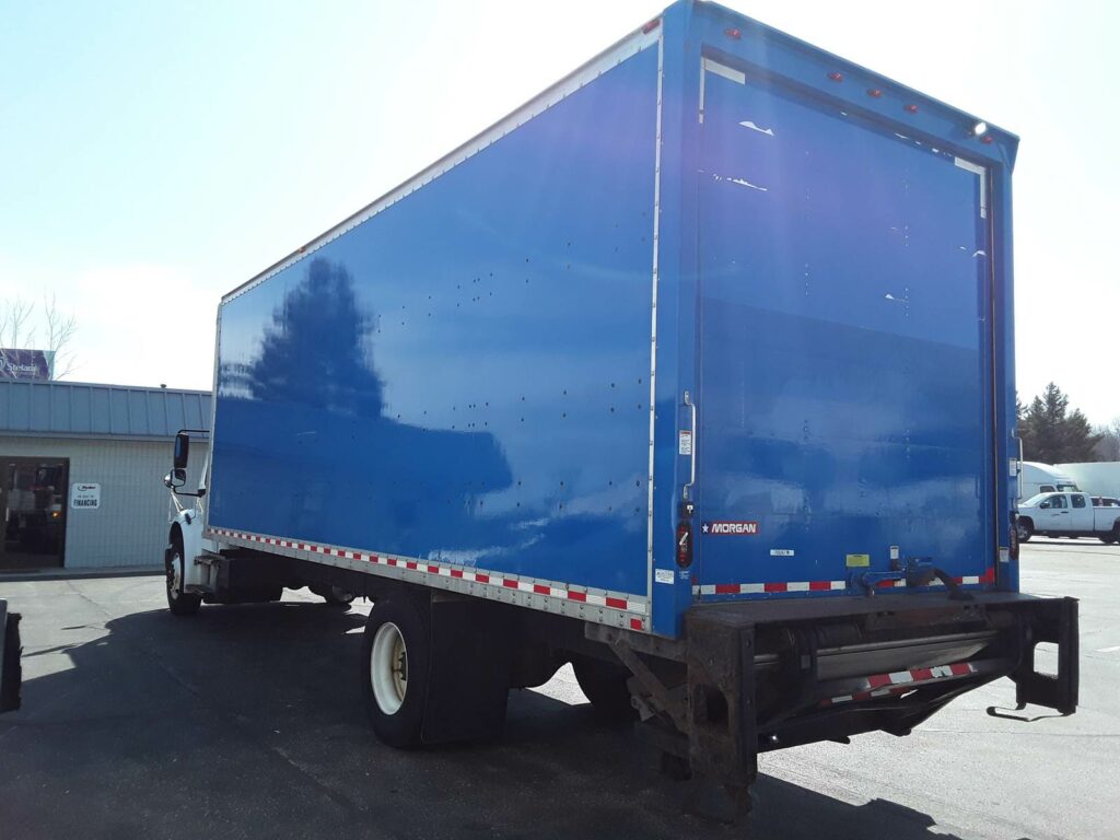 2018 Freightliner M2 106 26 ft Box Truck – 240HP, 6, Roll up Door, Liftgate