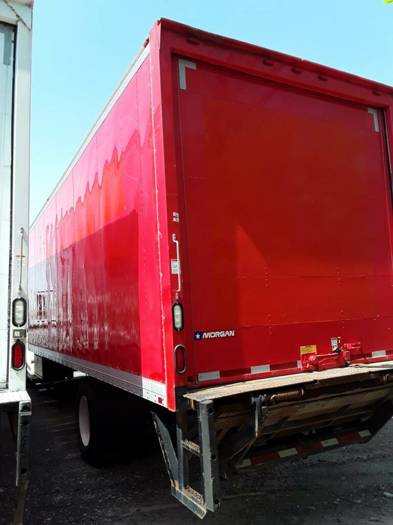 2015 Freightliner M2 106 26 ft Box Truck – 240HP, 9, Roll up Door, Liftgate