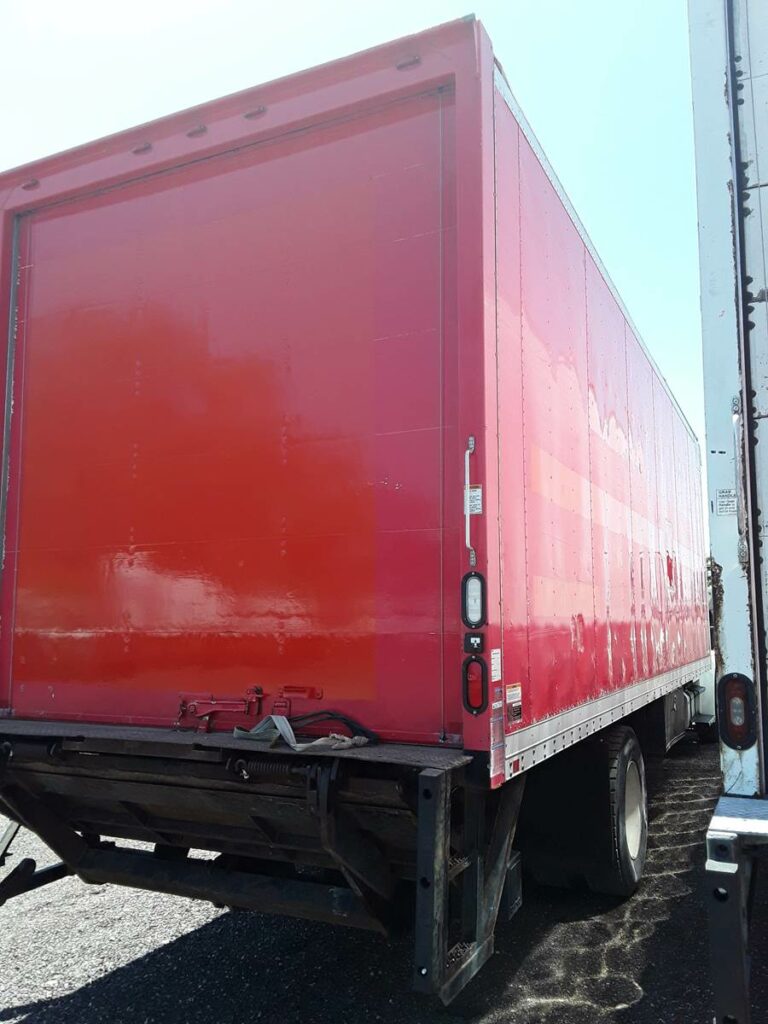 2015 Freightliner M2 106 26 ft Box Truck – 240HP, 9, Roll up Door, Liftgate