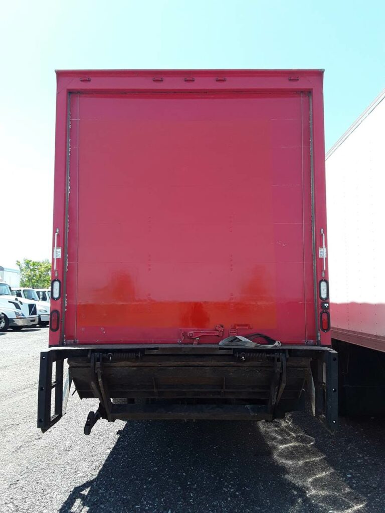 2015 Freightliner M2 106 26 ft Box Truck – 240HP, 9, Roll up Door, Liftgate