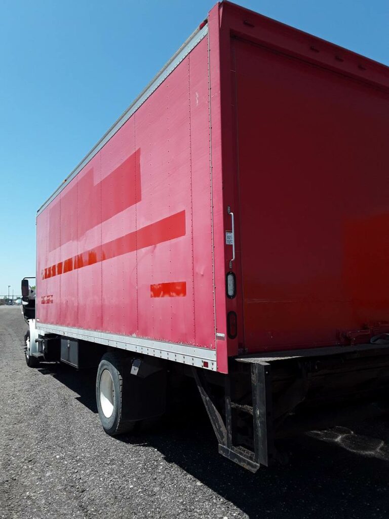 2015 Freightliner M2 106 26 ft Box Truck – 240HP, 9, Roll up Door, Liftgate