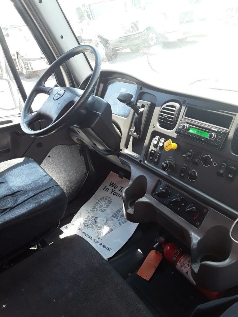 2015 Freightliner M2 106 26 ft Box Truck – 240HP, 9, Roll up Door, Liftgate