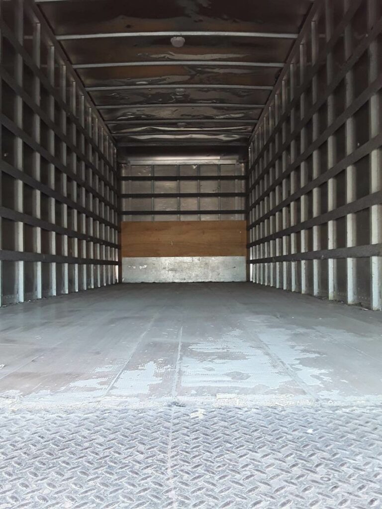 2015 Freightliner M2 106 26 ft Box Truck – 240HP, 9, Roll up Door, Liftgate