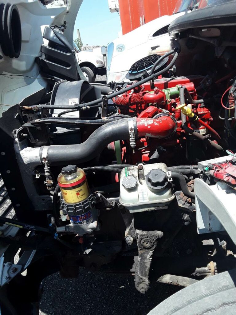 2015 Freightliner M2 106 26 ft Box Truck – 240HP, 9, Roll up Door, Liftgate