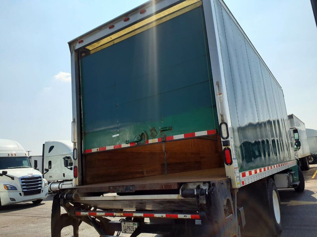 2016 Freightliner M2 106 22 ft Box Truck – 240HP, 9, Roll up Door, Liftgate