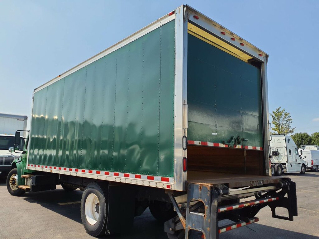 2016 Freightliner M2 106 22 ft Box Truck – 240HP, 9, Roll up Door, Liftgate