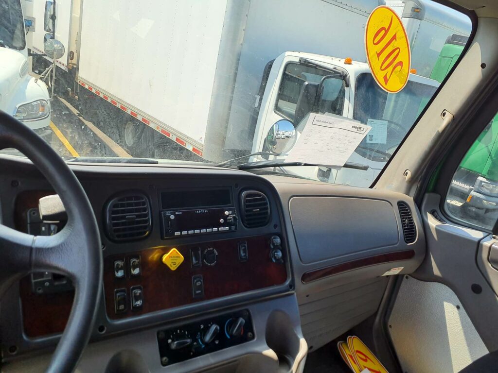 2016 Freightliner M2 106 22 ft Box Truck – 240HP, 9, Roll up Door, Liftgate