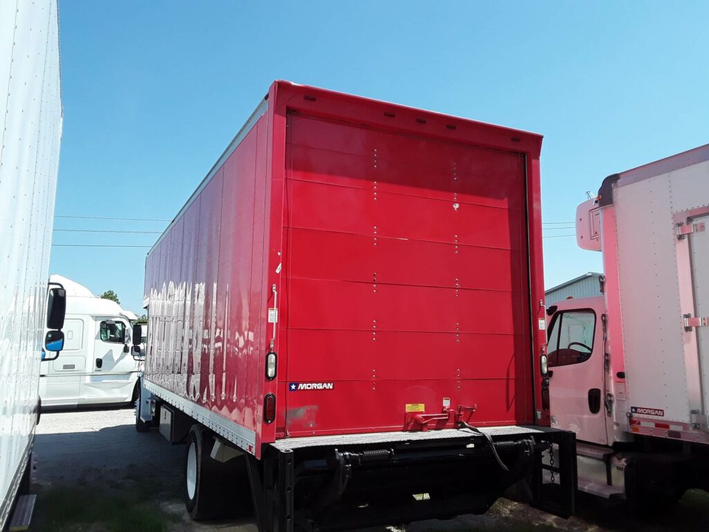 2014 Freightliner M2 106 26 ft Box Truck – 240HP, 5, Roll up Door, Liftgate