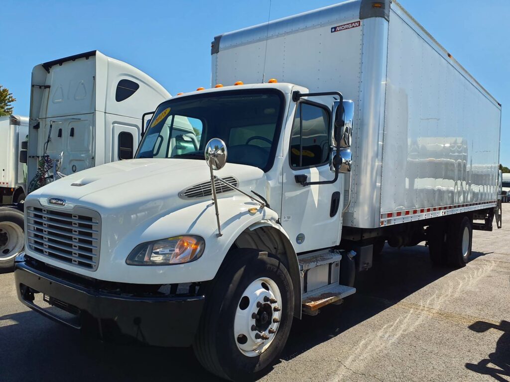 2016 Freightliner M2 106 26 ft Box Truck – 220HP, 6, Roll up Door, Liftgate