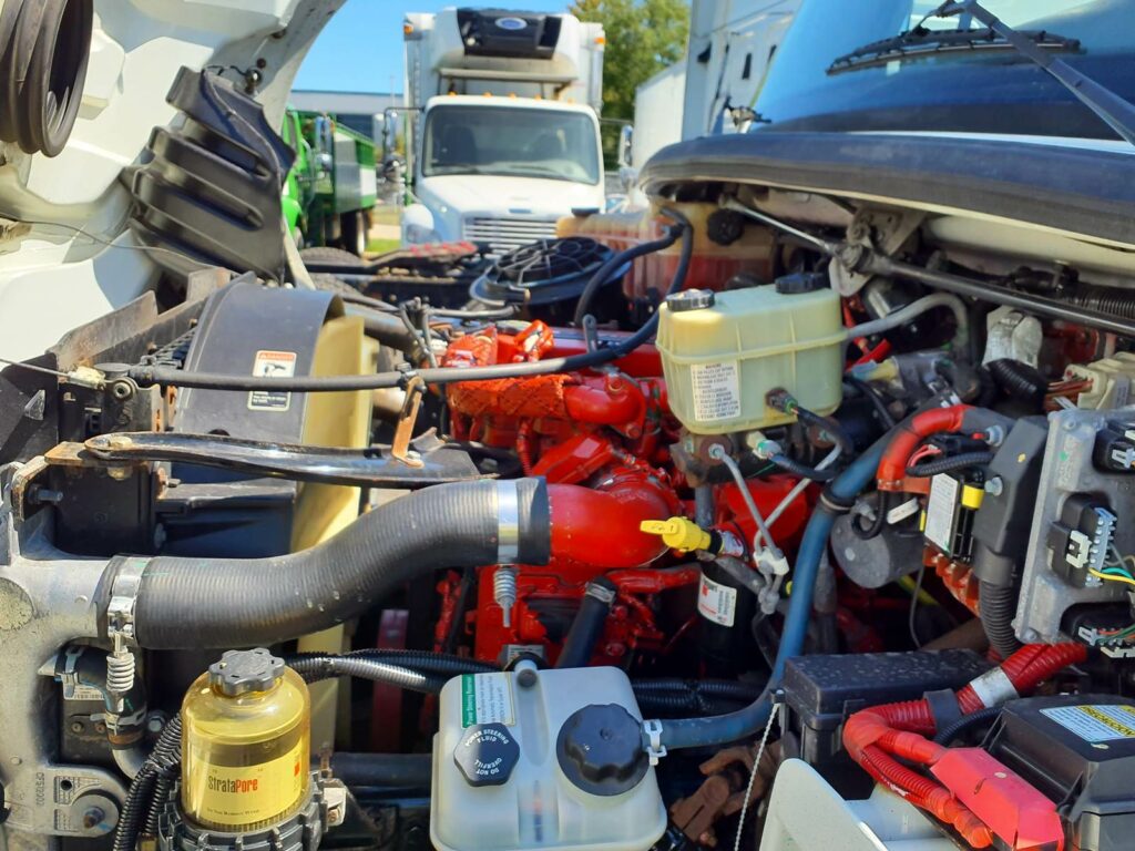 2016 Freightliner M2 106 26 ft Box Truck – 220HP, 6, Roll up Door, Liftgate