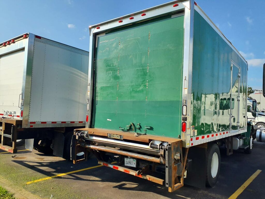 2016 Freightliner M2 106 18 ft Box Truck – 240HP, 9, Roll up Door, Liftgate