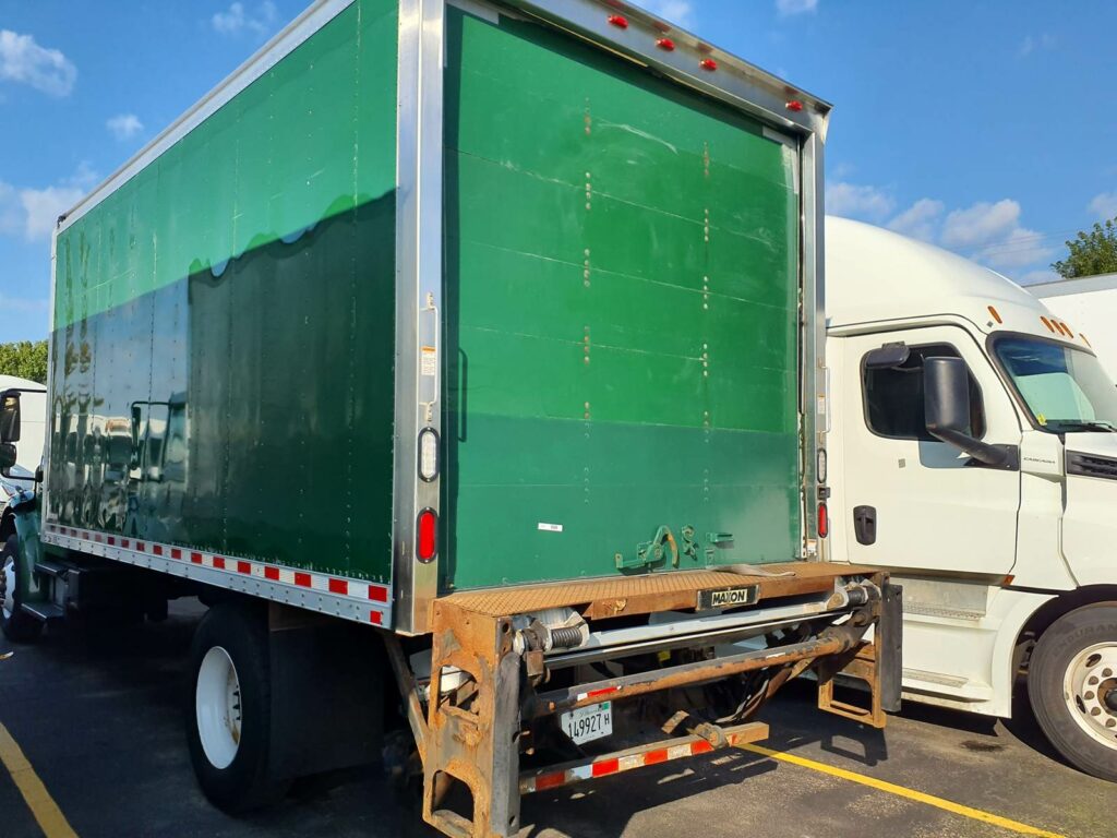 2016 Freightliner M2 106 18 ft Box Truck – 240HP, 9, Roll up Door, Liftgate
