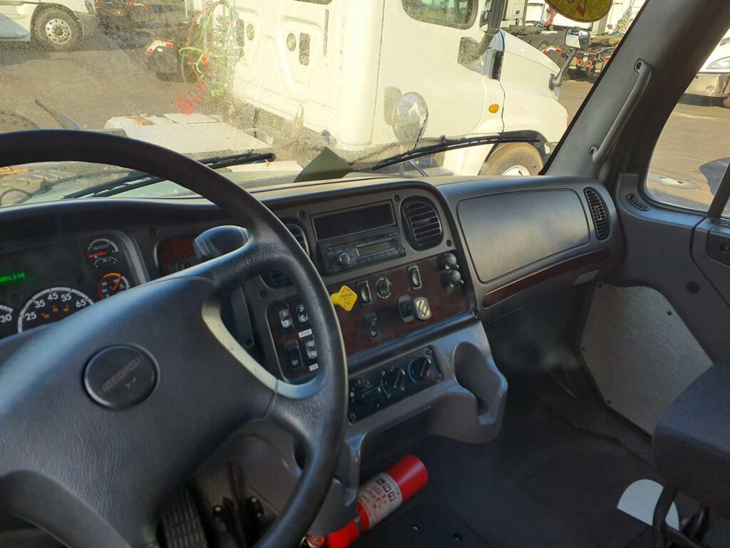 2016 Freightliner M2 106 18 ft Box Truck – 240HP, 9, Roll up Door, Liftgate