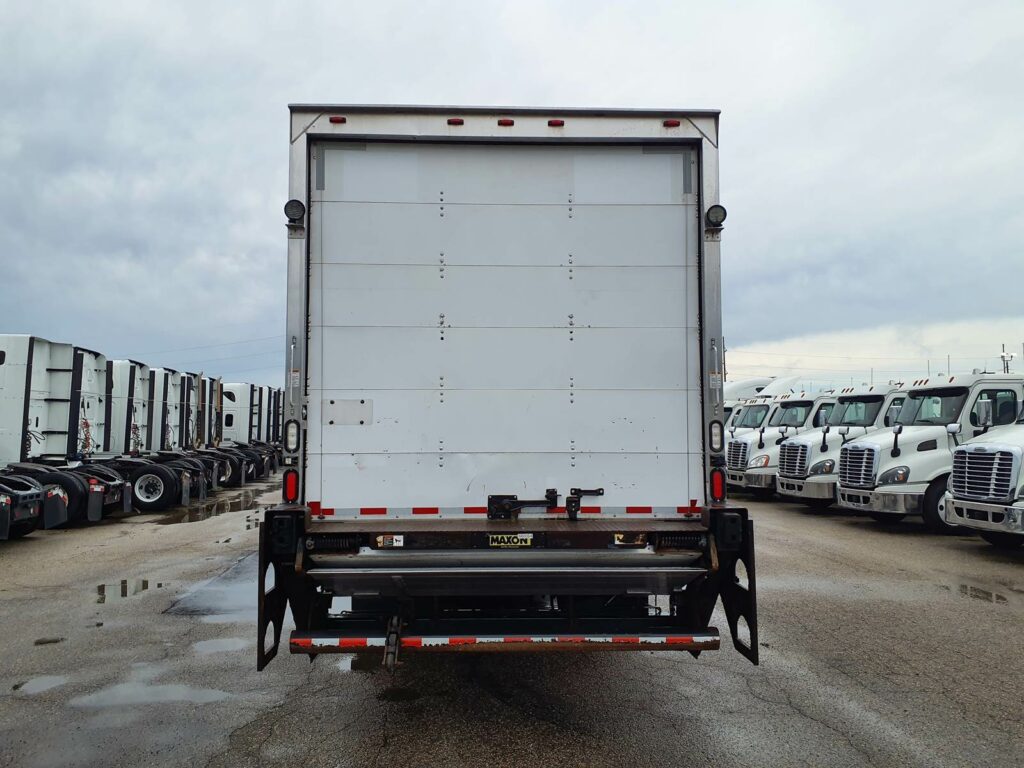 2016 Freightliner M2 106 28 ft Box Truck – 270HP, 6, Roll up Door, Liftgate