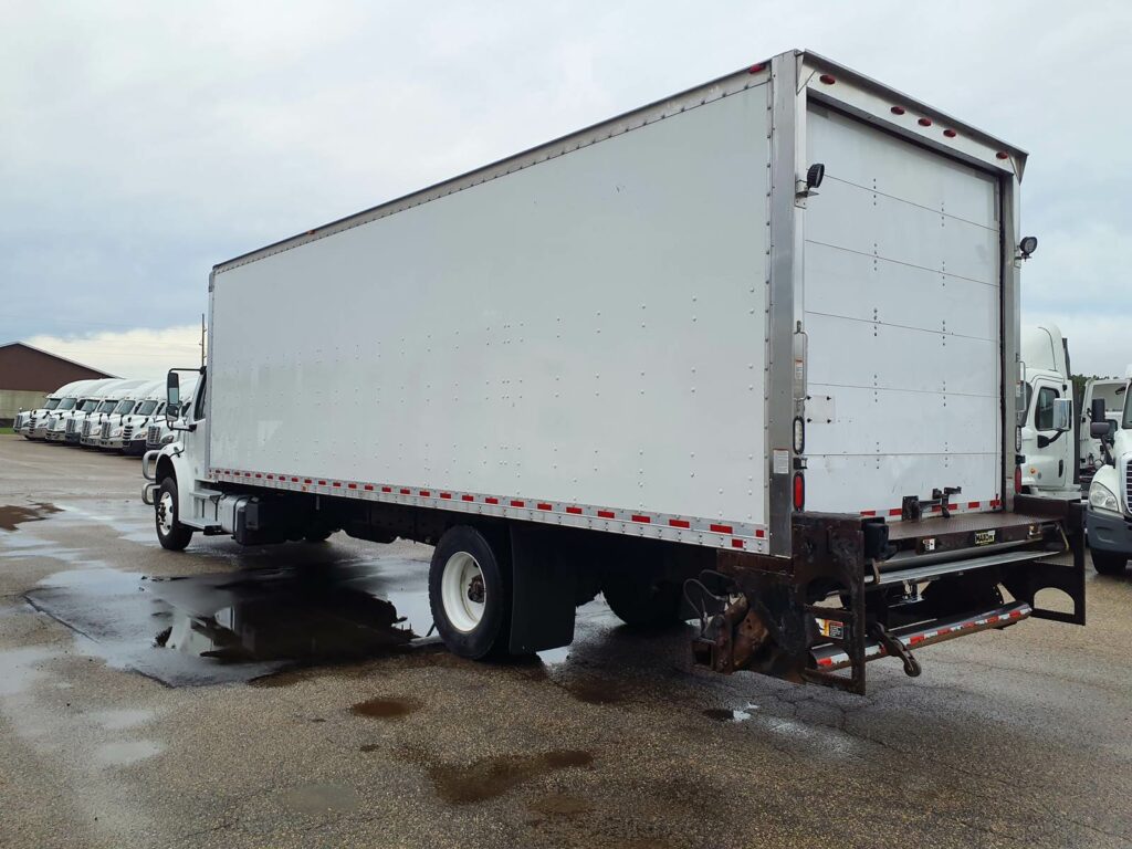 2016 Freightliner M2 106 28 ft Box Truck – 270HP, 6, Roll up Door, Liftgate