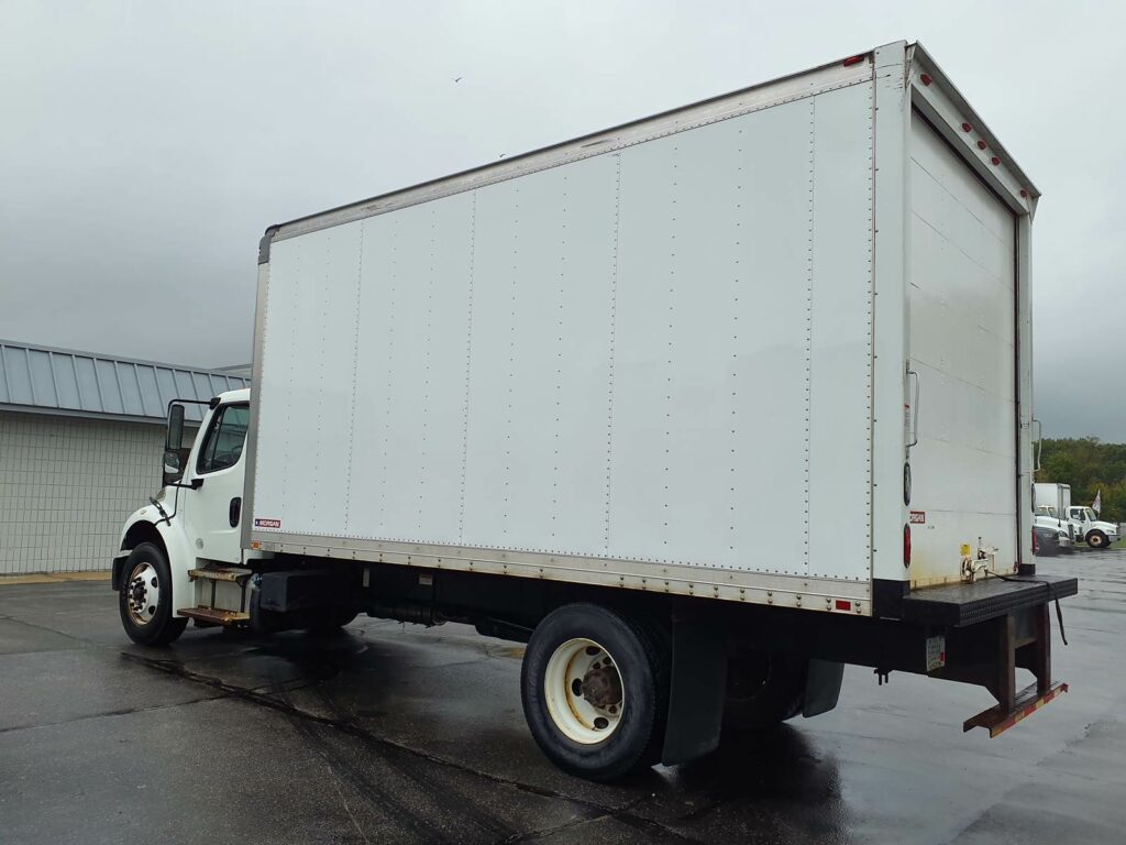 2014 Freightliner M2 106 18 ft Box Truck – 200HP, 6 Speed Manual, Roll up Door