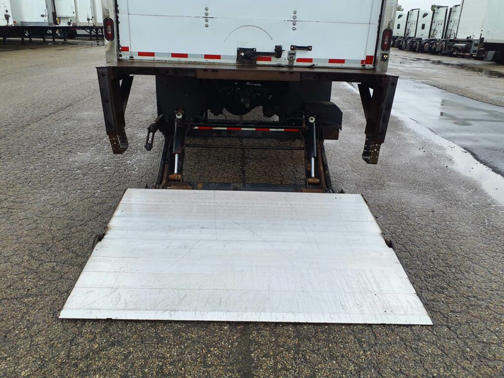 2017 Freightliner M2 106 24 ft Box Truck – 240HP, 9, Roll up Door, Liftgate