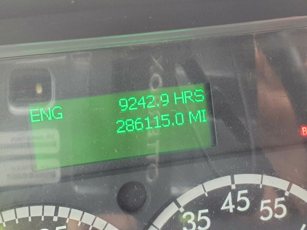 2017 Freightliner M2 106 24 ft Box Truck – 240HP, 9, Roll up Door, Liftgate