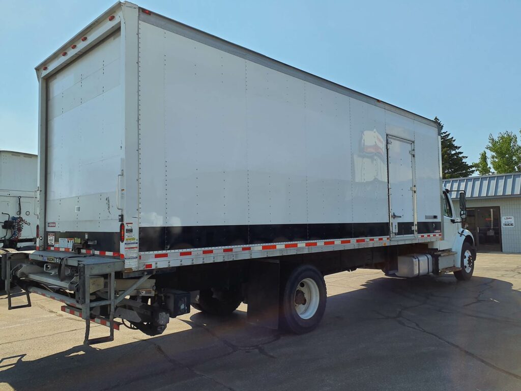 2018 Freightliner M2 106 26 ft Box Truck – 230HP, 9, Roll up Door, Liftgate