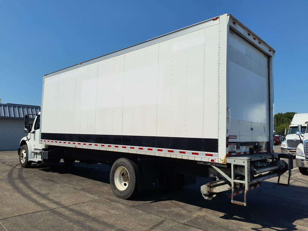 2018 Freightliner M2 106 26 ft Box Truck – 230HP, 9, Roll up Door, Liftgate