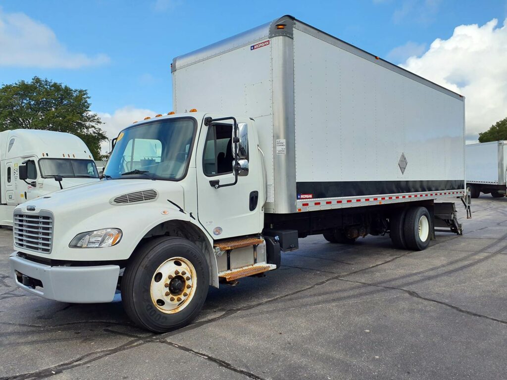 2018 Freightliner M2 106 26 ft Box Truck – 240HP, 9, Roll up Door, Liftgate