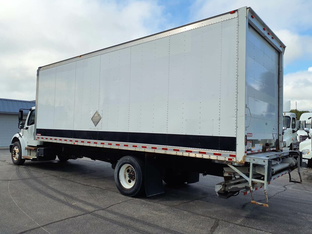 2018 Freightliner M2 106 26 ft Box Truck – 240HP, 9, Roll up Door, Liftgate