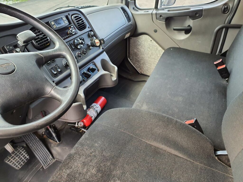 2018 Freightliner M2 106 26 ft Box Truck – 240HP, 9, Roll up Door, Liftgate