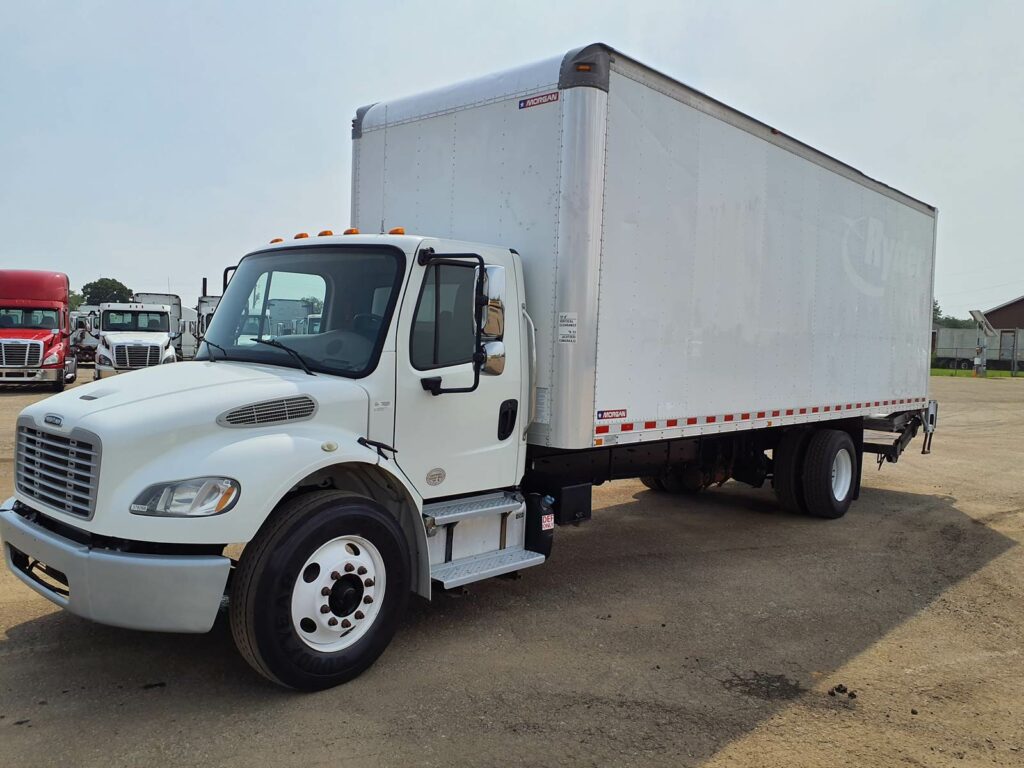 2016 Freightliner M2 106 26 ft Box Truck - 240HP, 6, Roll up Door ...