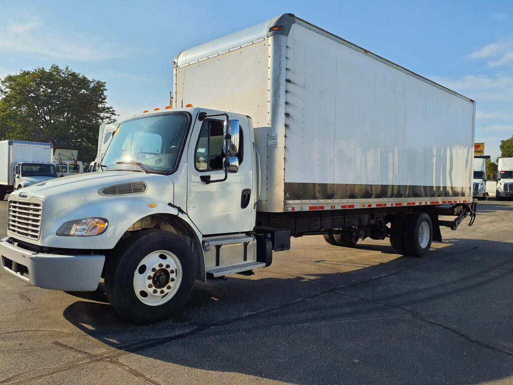 2018 Freightliner M2 106 26 ft Box Truck – 240HP, 9, Roll up Door, Liftgate
