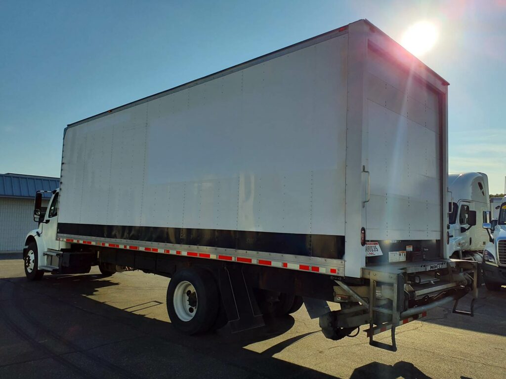 2018 Freightliner M2 106 26 ft Box Truck – 240HP, 9, Roll up Door, Liftgate