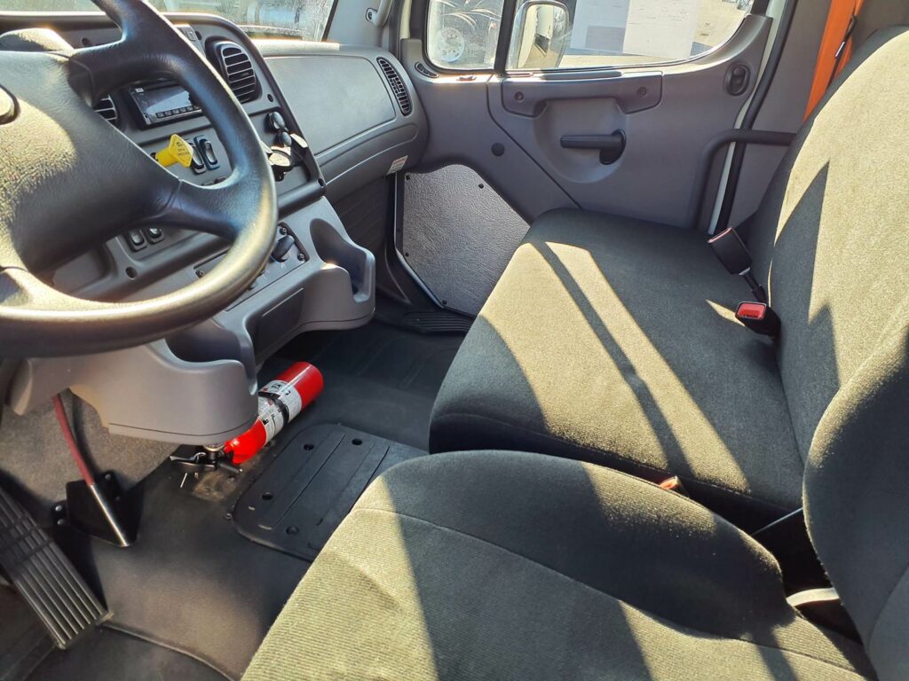 2018 Freightliner M2 106 26 ft Box Truck – 240HP, 9, Roll up Door, Liftgate