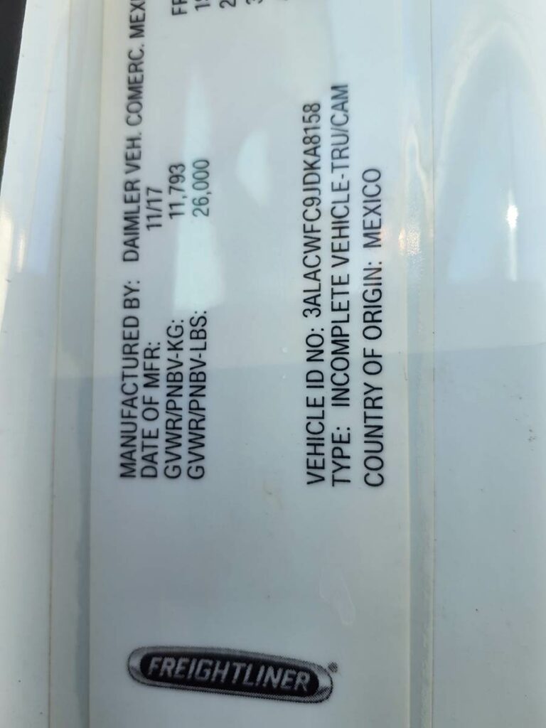 2018 Freightliner M2 106 26 ft Box Truck – 240HP, 9, Roll up Door, Liftgate