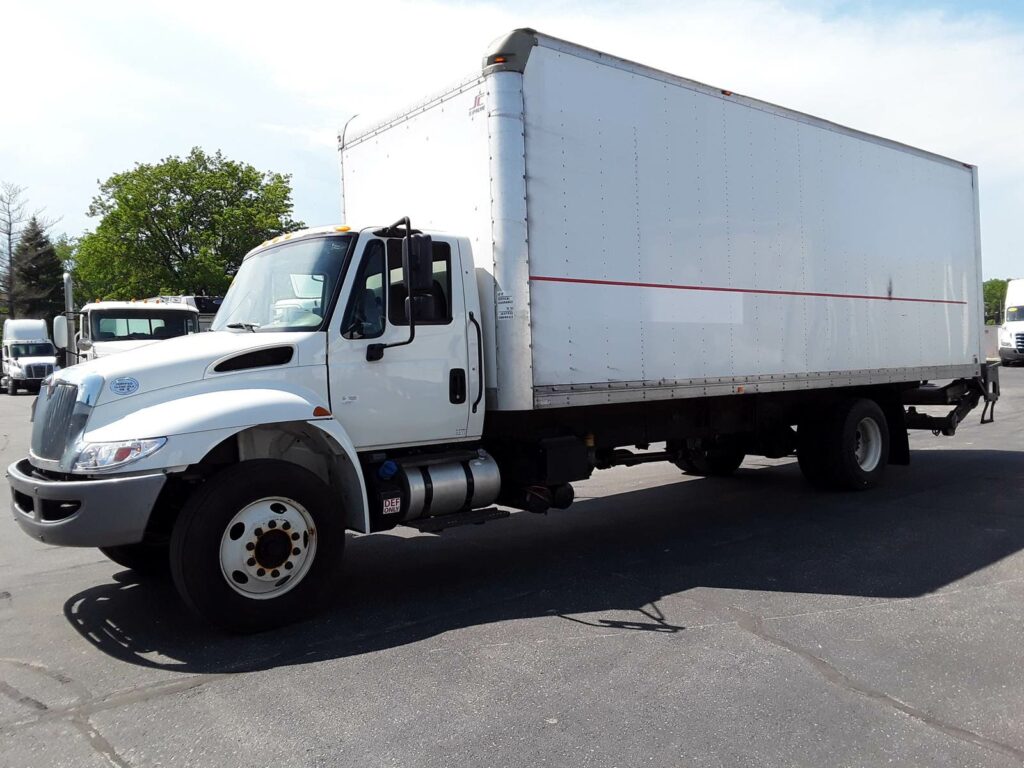 2016 International 4300 26 ft Box Truck – 240HP, 6, Roll up Door, Liftgate