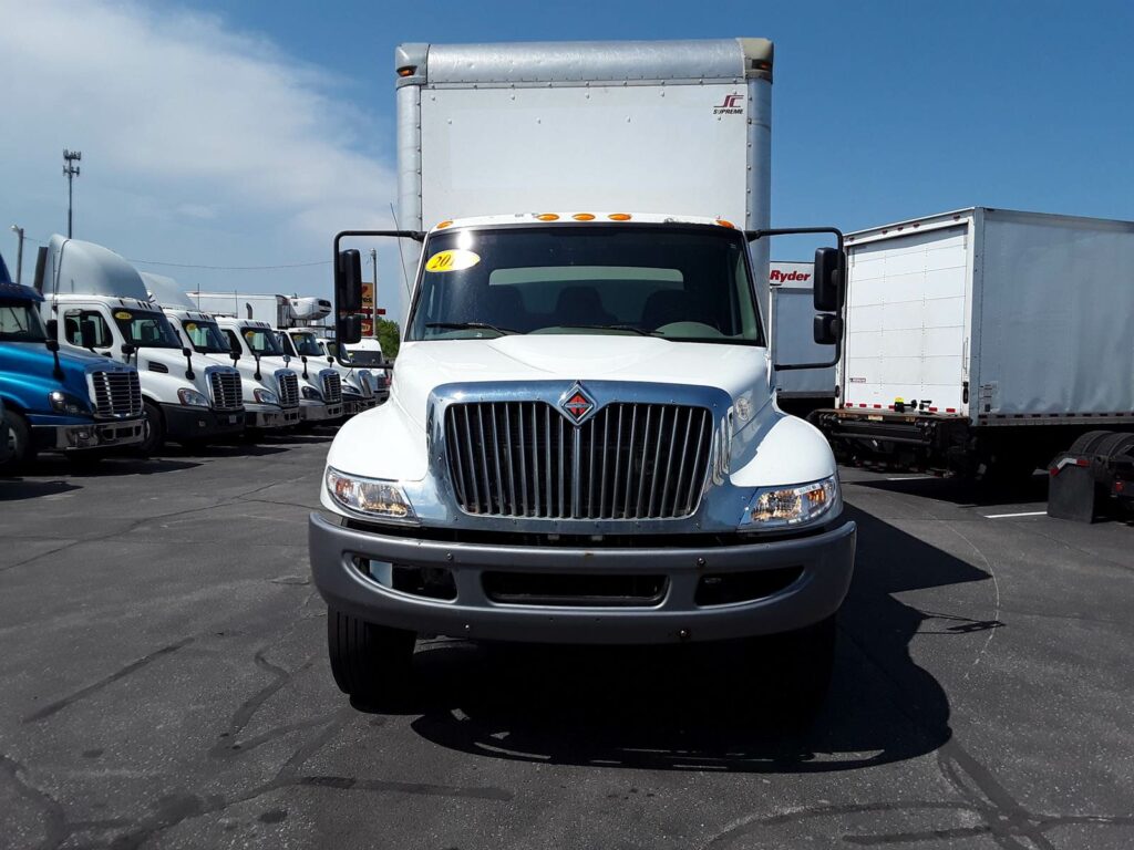2016 International 4300 26 ft Box Truck – 240HP, 6, Roll up Door, Liftgate