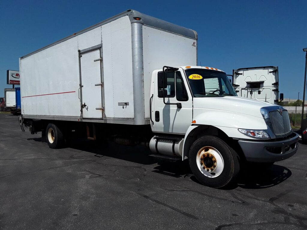 2016 International 4300 26 ft Box Truck – 240HP, 6, Roll up Door, Liftgate