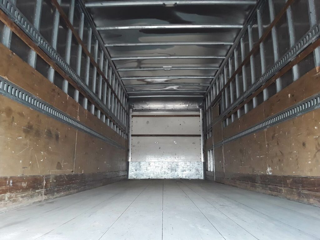 2016 International 4300 26 ft Box Truck – 240HP, 6, Roll up Door, Liftgate