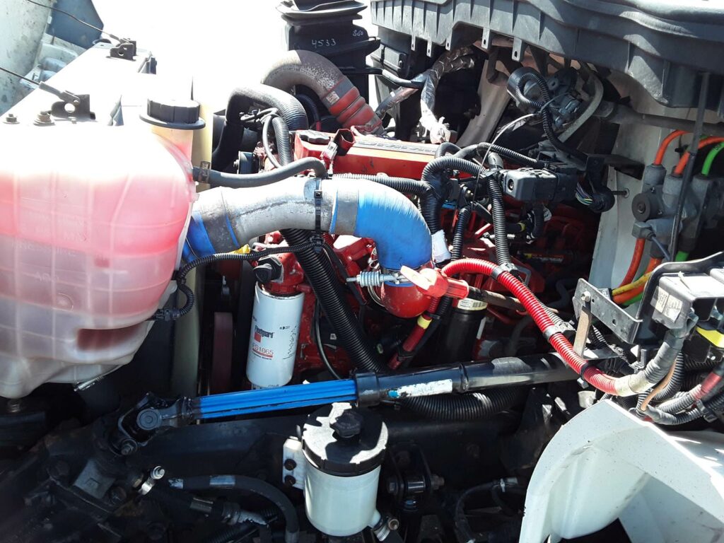 2016 International 4300 26 ft Box Truck – 240HP, 6, Roll up Door, Liftgate